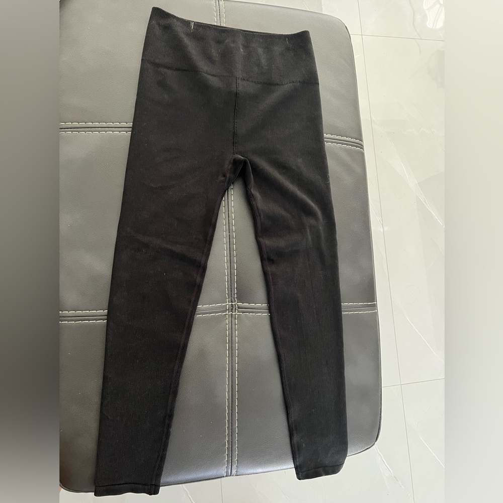 Black Fabletics leggings. Size M. Never worn